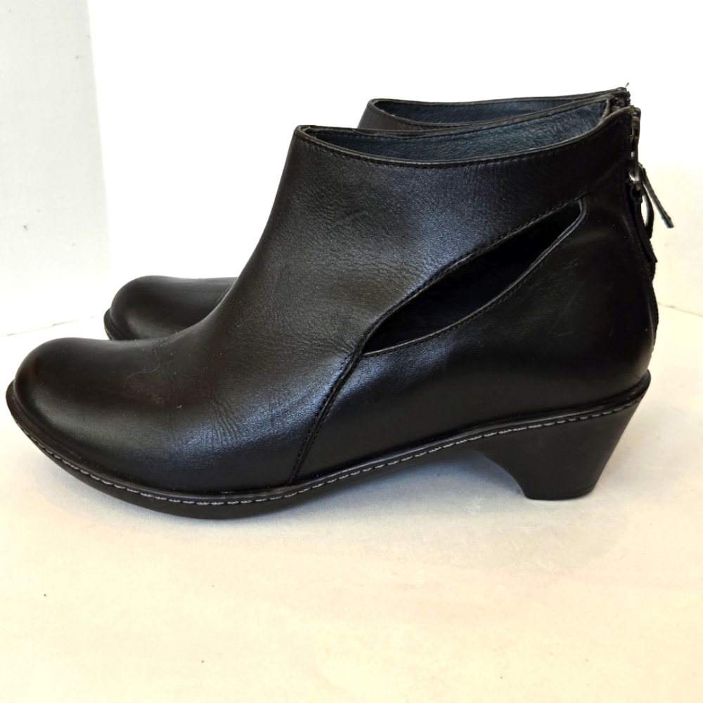 Dansko black leather ankle boots size 39